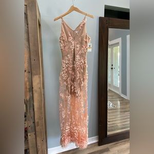 Stunning long gown with flower appliqué